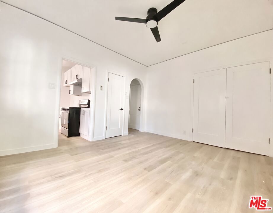 852 N Oxford Avenue Property Photo 7