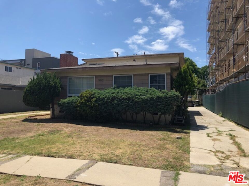 8837 Ramsgate Avenue Property Photo 3