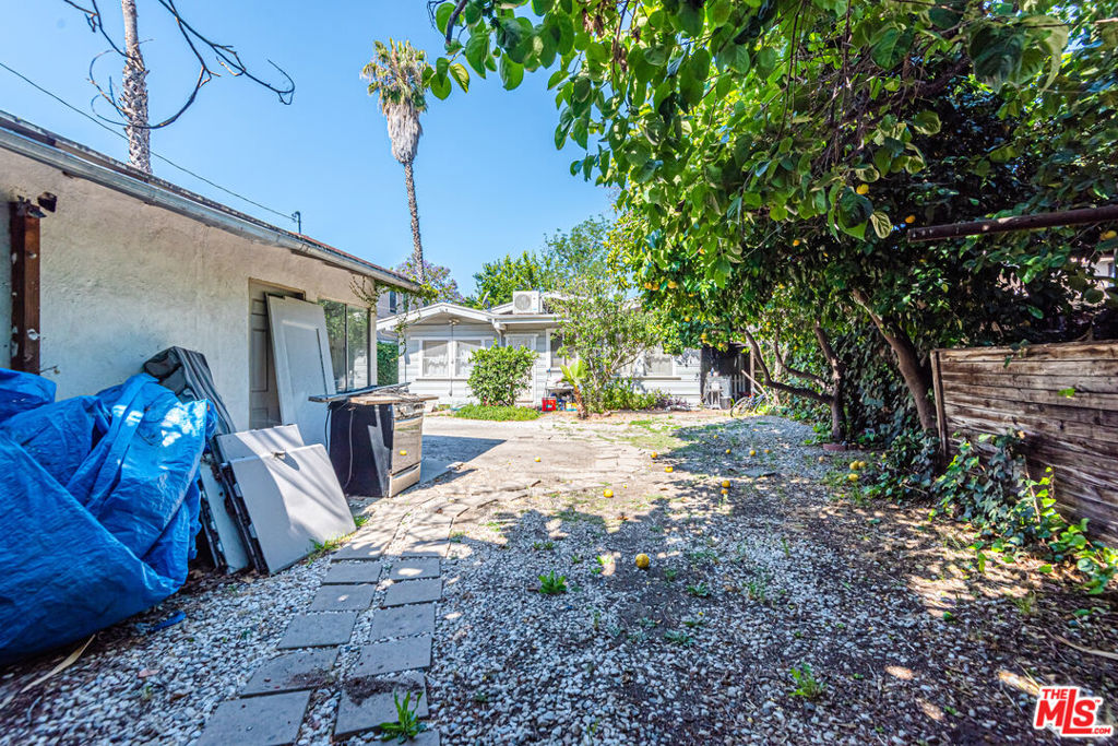 1130 N Beachwood Drive Property Photo 6
