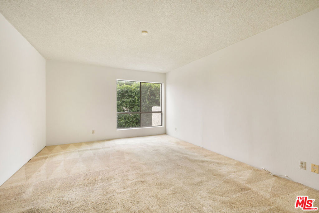 8400 De Longpre Avenue 104 Property Photo 14
