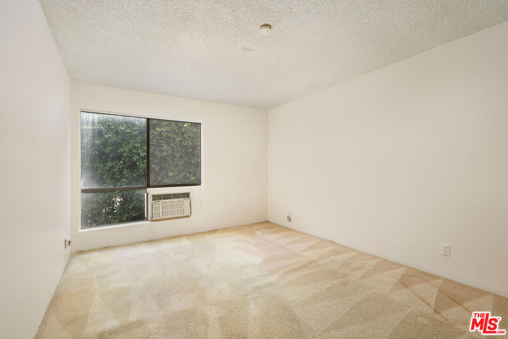 8400 De Longpre Avenue 104 Property Photo 16