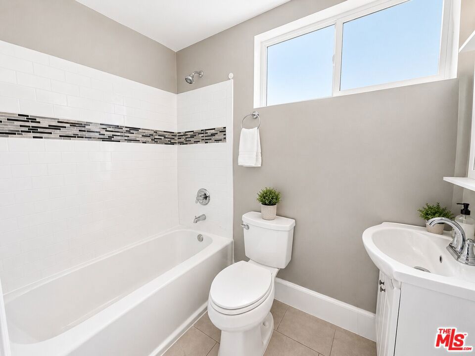 1212 W 37th Drive 2 Property Photo 13