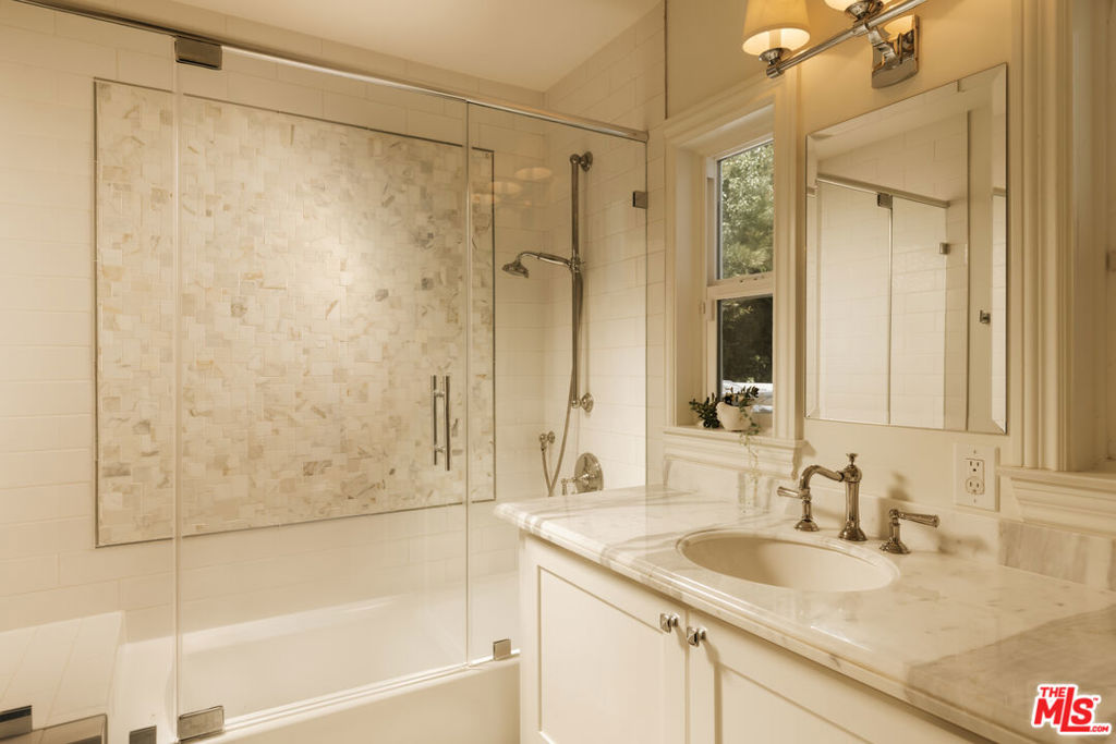 436 Loring Avenue Property Photo 14