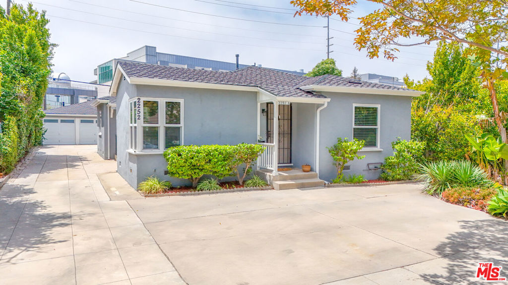 2252 20th Street Property Photo 4