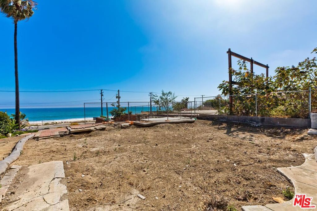 21525 Pacific Coast Highway Property Photo 9