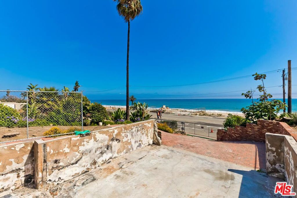 21525 Pacific Coast Highway Property Photo 15
