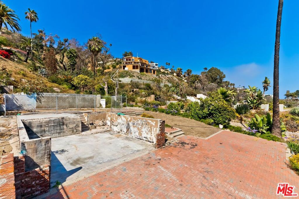 21525 Pacific Coast Highway Property Photo 18