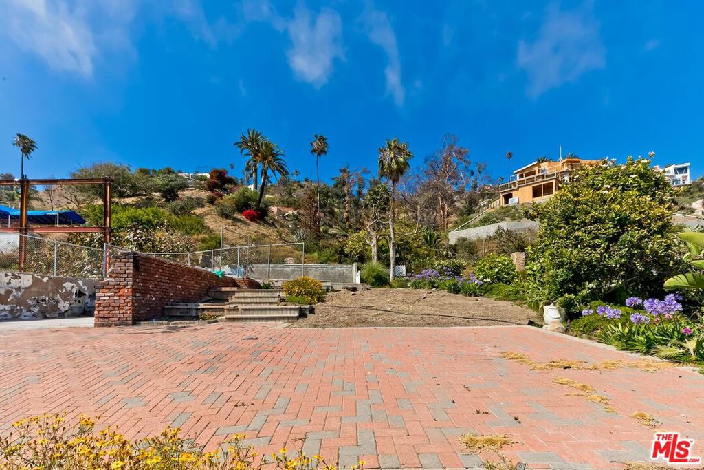 21525 Pacific Coast Highway Property Photo 19