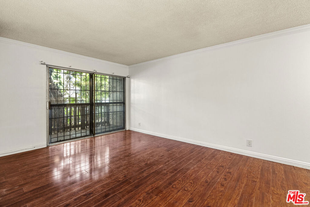 525 S Ardmore Avenue 107 Property Photo 6