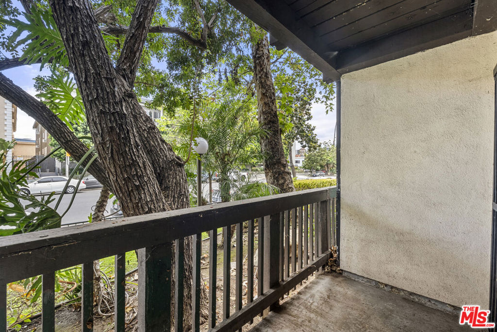 525 S Ardmore Avenue 107 Property Photo 14
