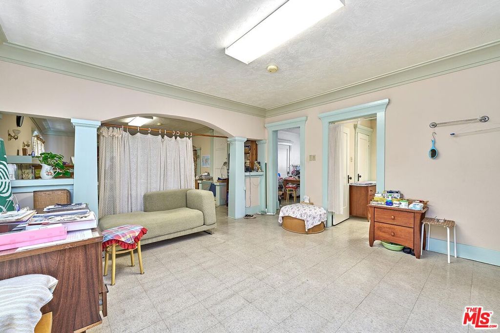 1522 Crenshaw Boulevard Property Photo 8