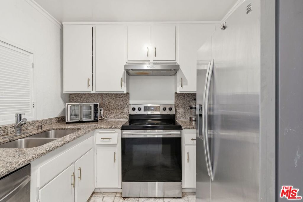 10751 Wilshire Boulevard 1206 Property Photo 9