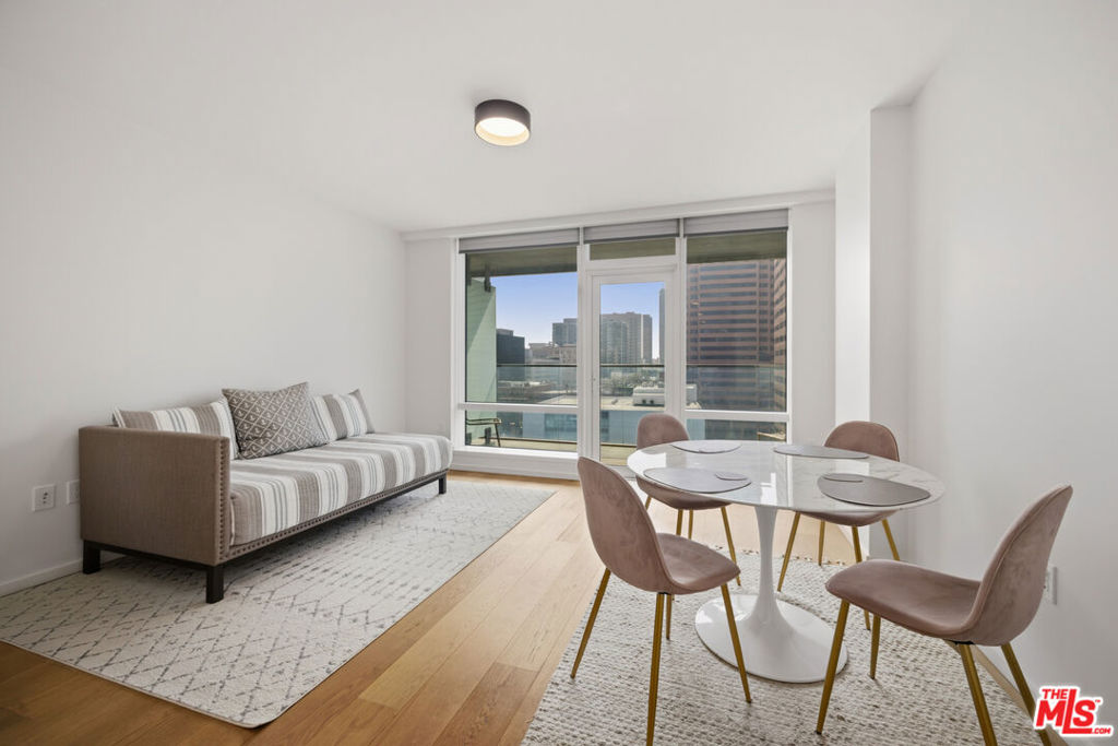 877 Francisco Street 1119 Property Photo 3