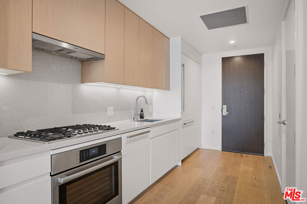 877 Francisco Street 1119 Property Photo 4