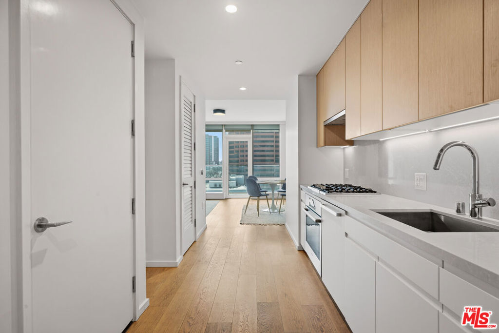 877 Francisco Street 1119 Property Photo 5
