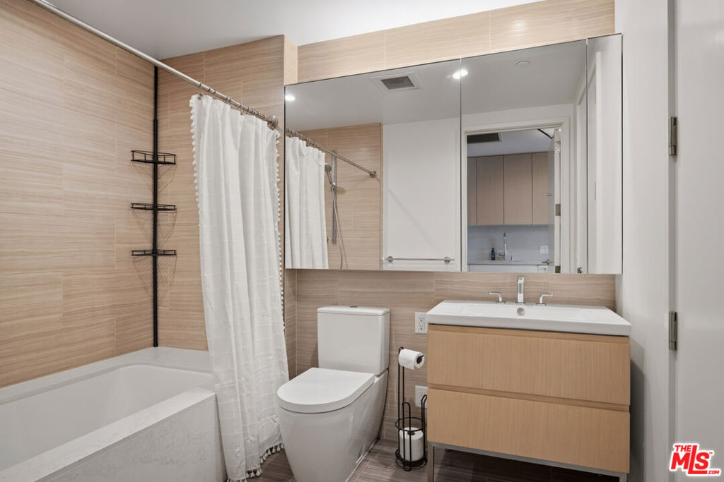 877 Francisco Street 1119 Property Photo 11