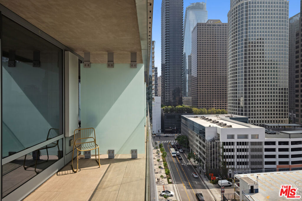 877 Francisco Street 1119 Property Photo 16