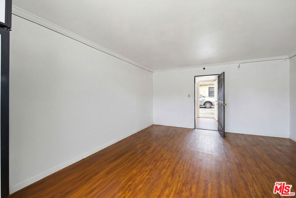 10025 S Western Avenue Property Photo 5