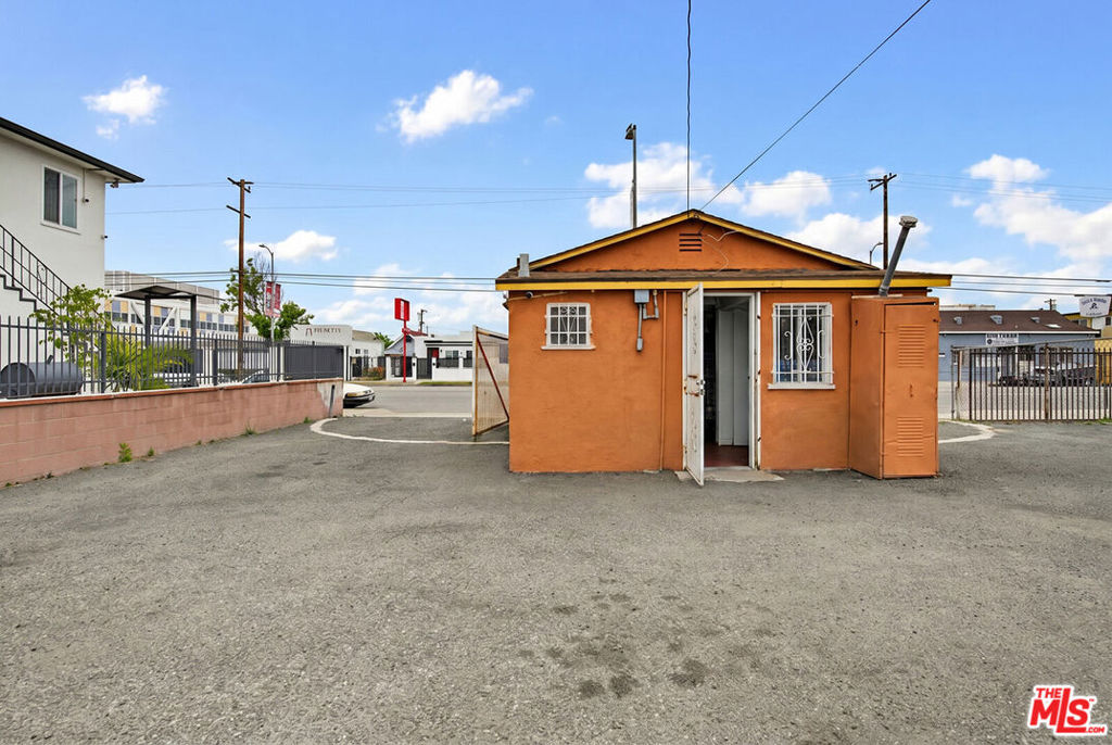 10025 S Western Avenue Property Photo 6