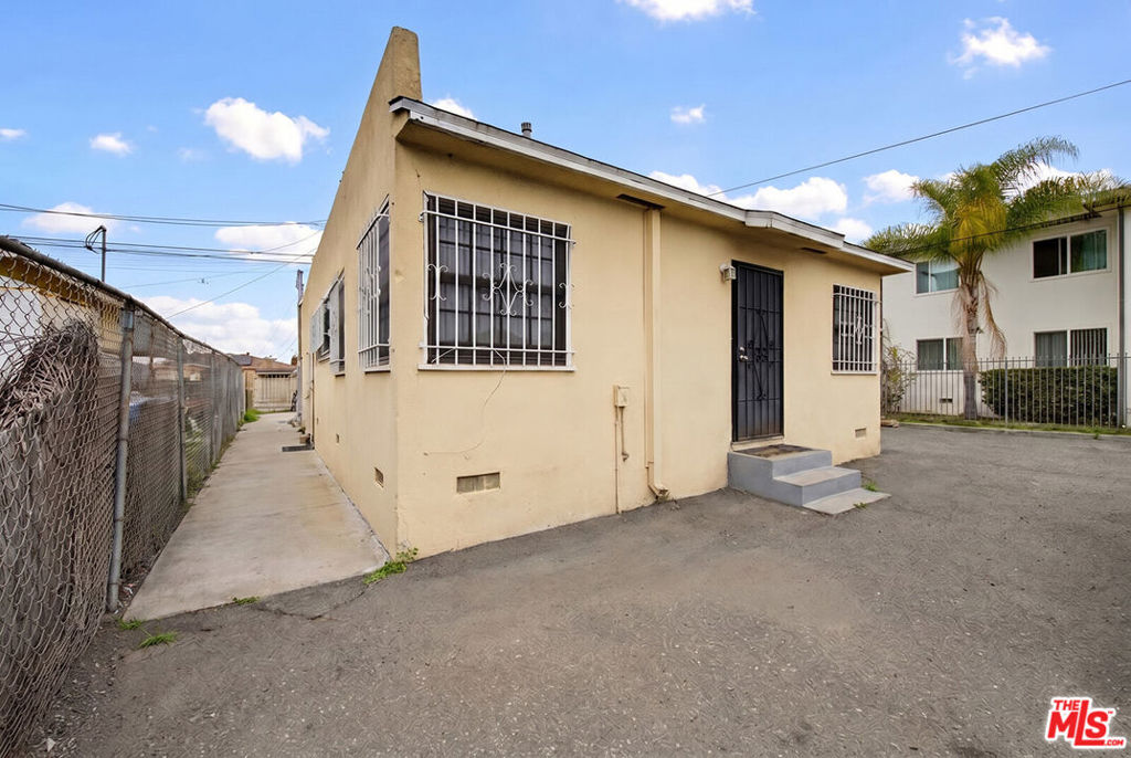 10025 S Western Avenue Property Photo 8