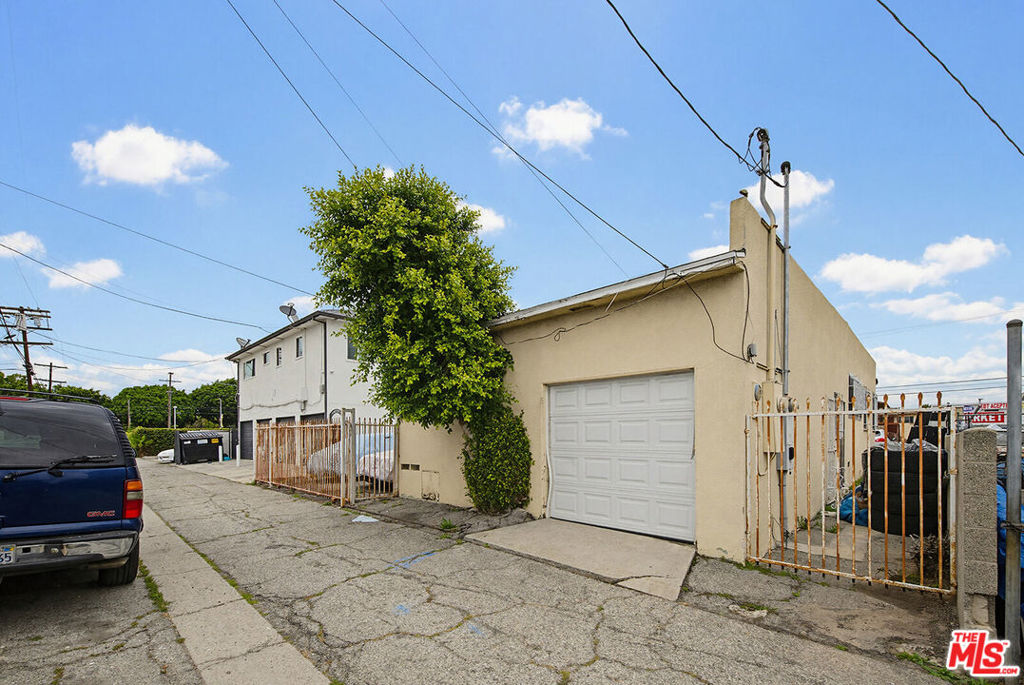 10025 S Western Avenue Property Photo 19