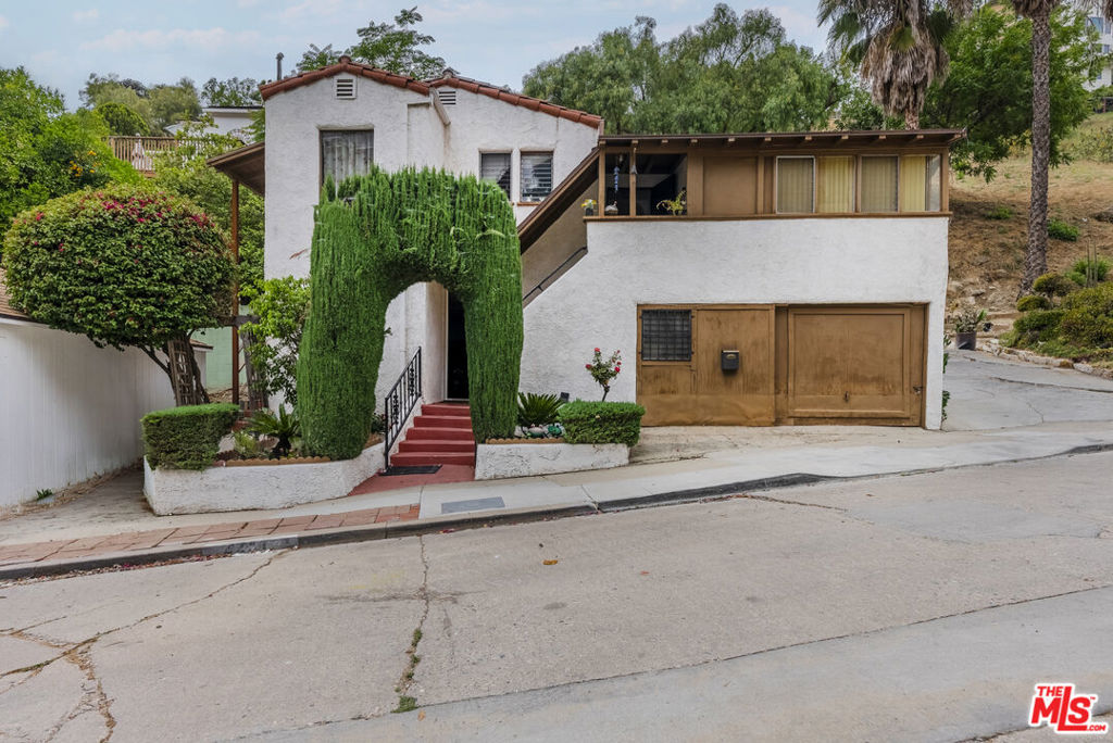 2251 Moss Avenue Property Photo 1