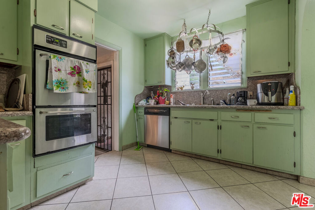 2251 Moss Avenue Property Photo 6