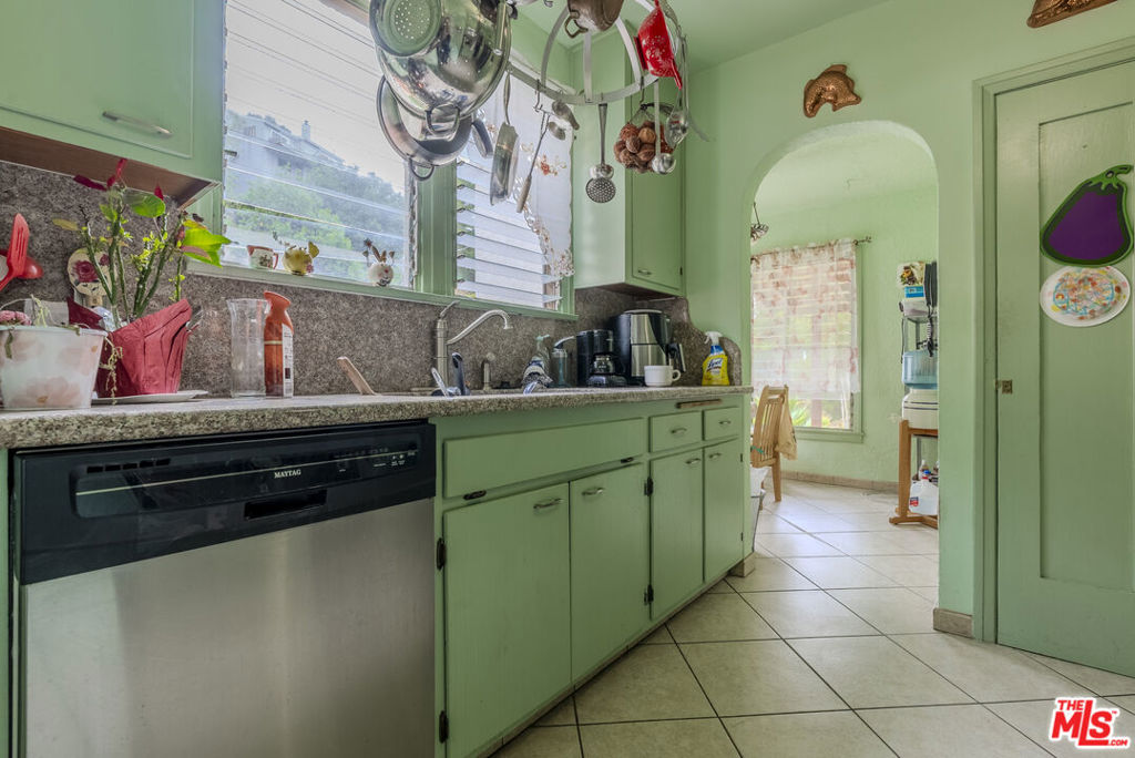 2251 Moss Avenue Property Photo 8