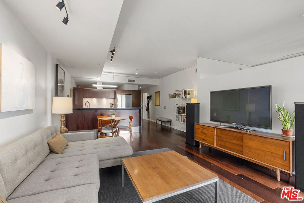 1155 S Grand Avenue 808 Property Photo 5
