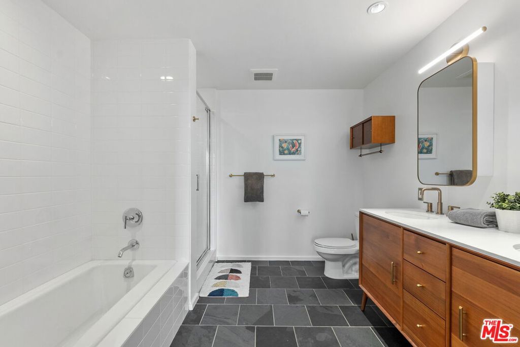 1155 S Grand Avenue 808 Property Photo 14