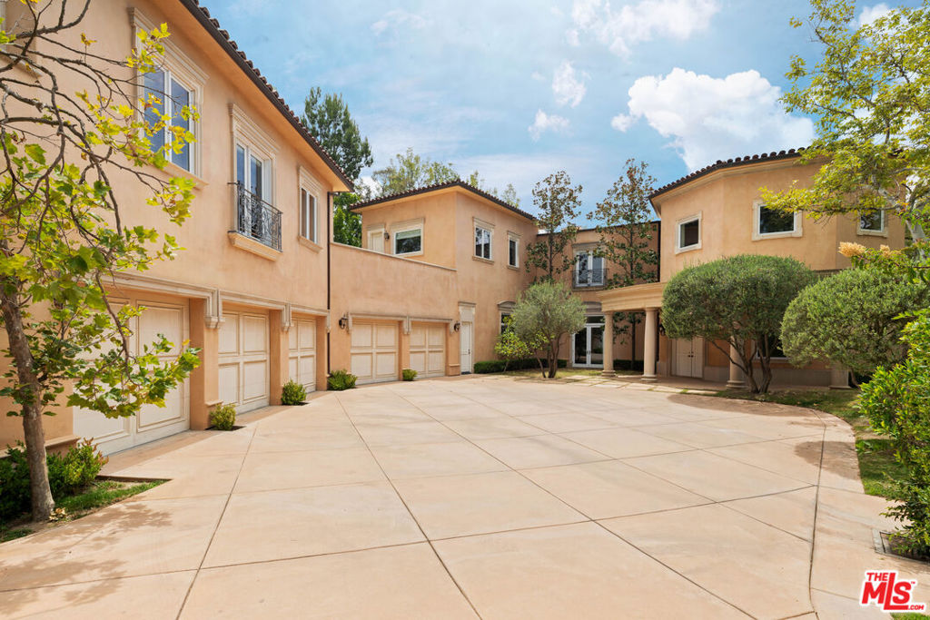 2600 Bowmont Drive Property Photo 4