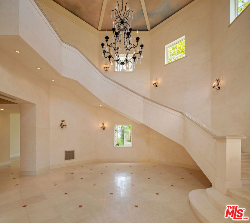 2600 Bowmont Drive Property Photo 5