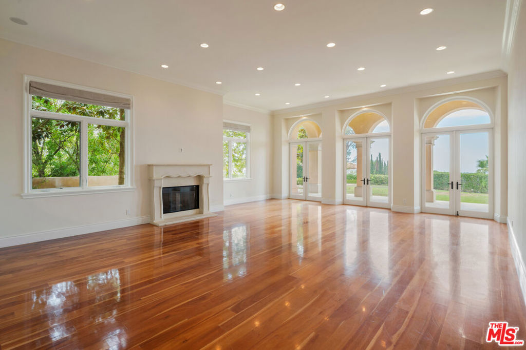 2600 Bowmont Drive Property Photo 8