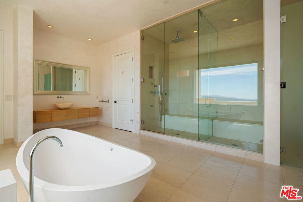 2600 Bowmont Drive Property Photo 10