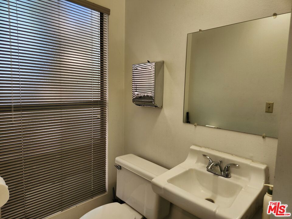 655 E Queen Street Property Photo 15