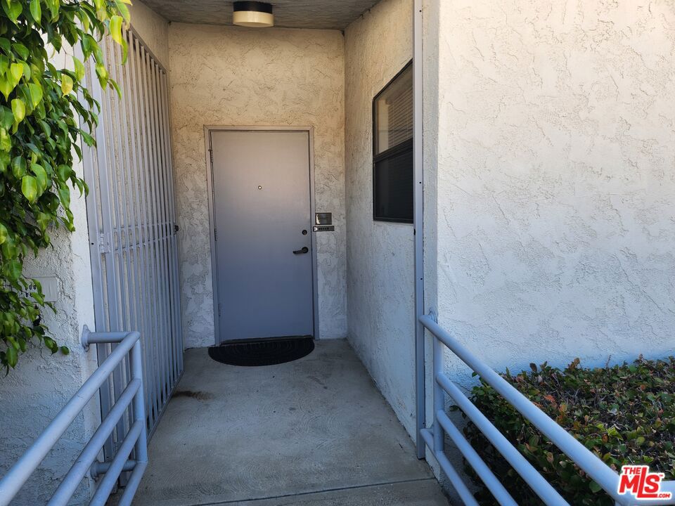 655 E Queen Street Property Photo 22