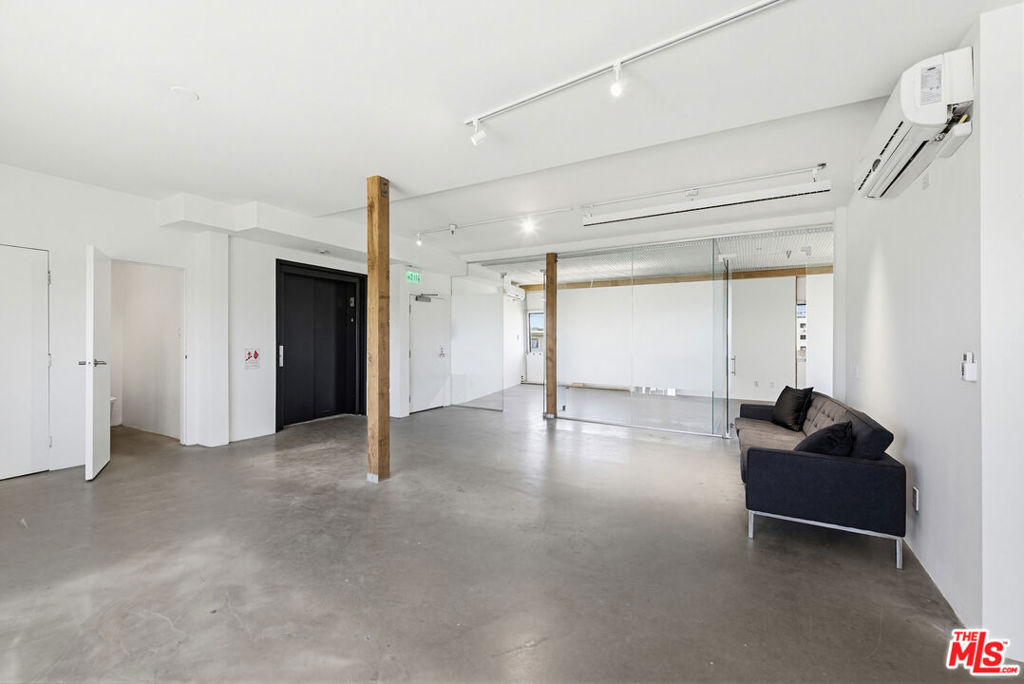2426 Lincoln Boulevard Property Photo 8