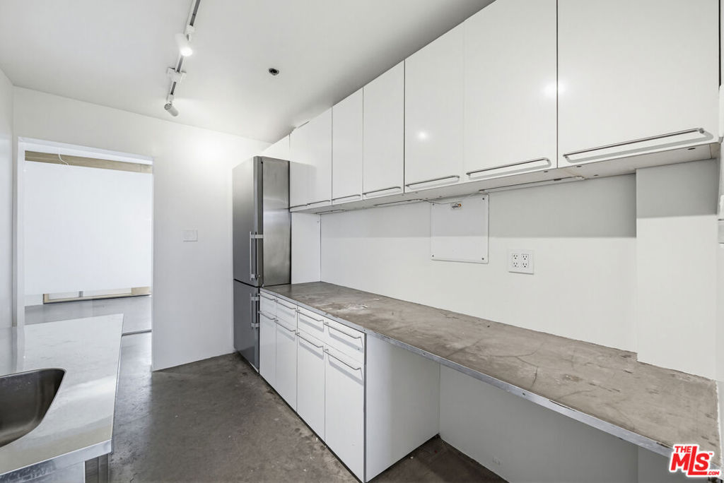 2426 Lincoln Boulevard Property Photo 10