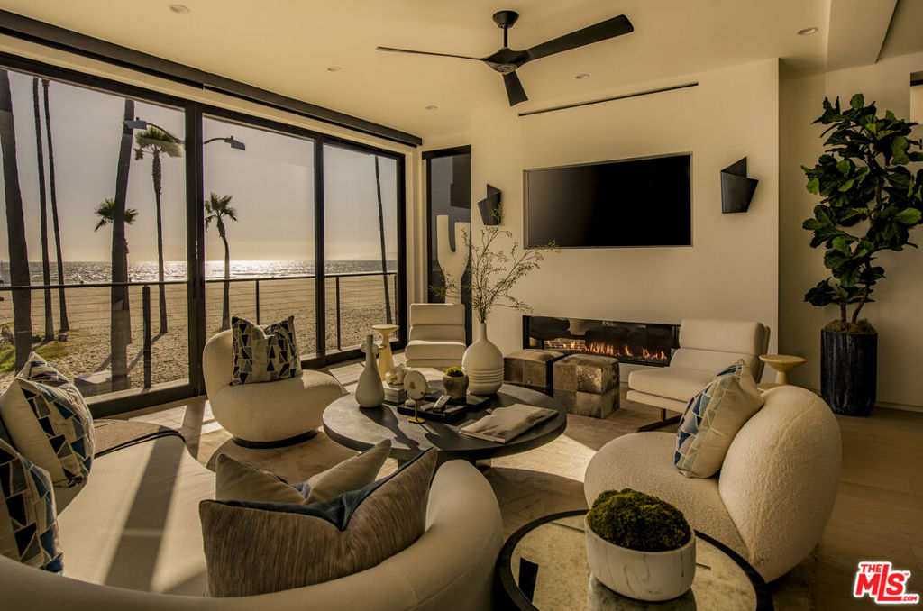 3011 Ocean Front Walk Property Photo 1