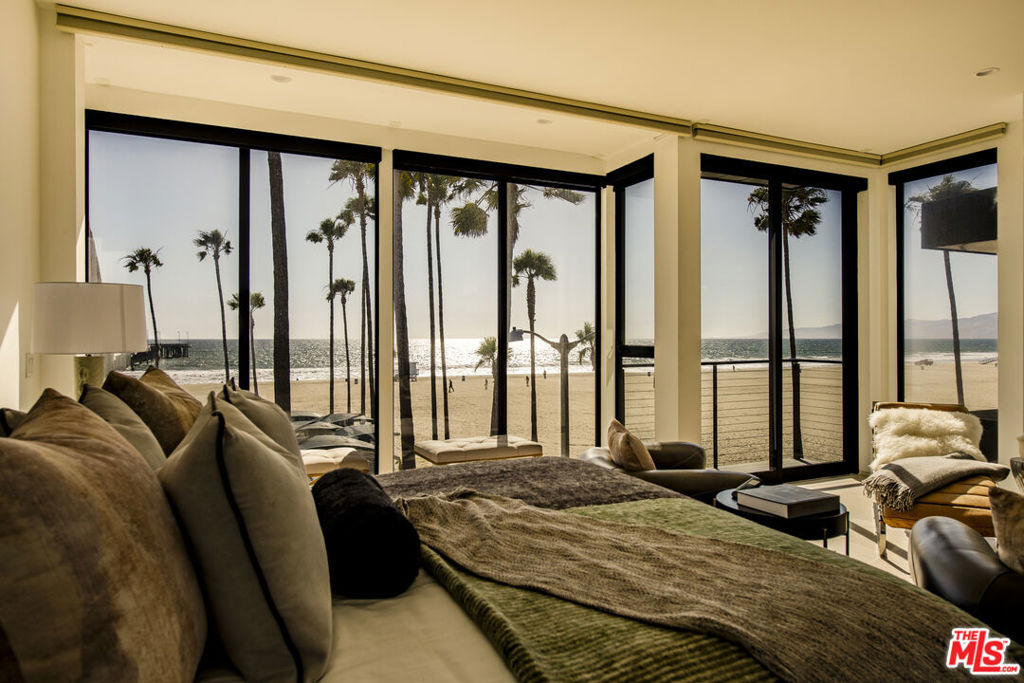 3011 Ocean Front Walk Property Photo 5