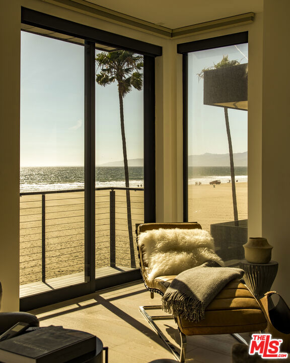 3011 Ocean Front Walk Property Photo 7