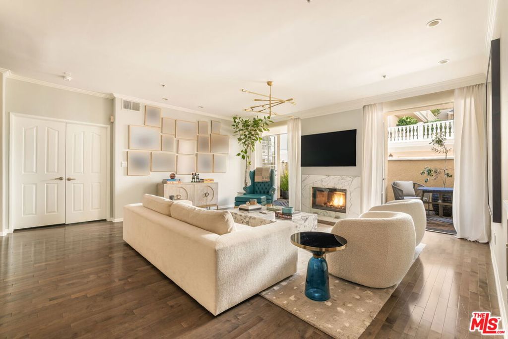 930 N Doheny Drive 103 Property Photo 3