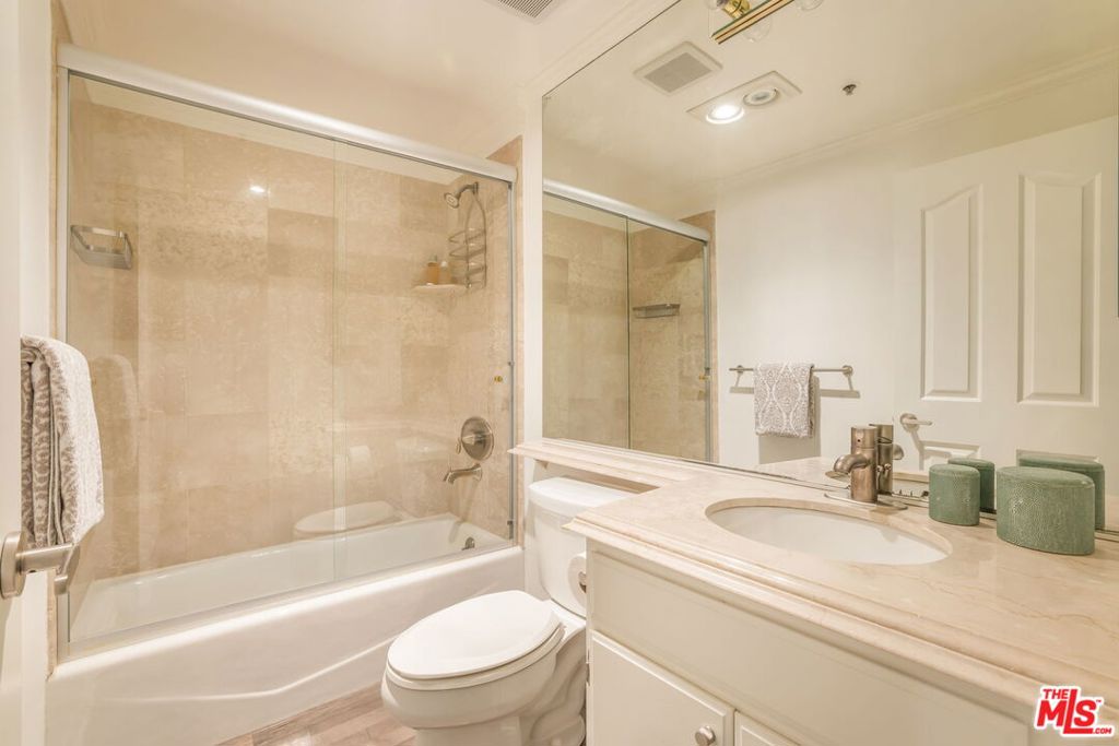 930 N Doheny Drive 103 Property Photo 17