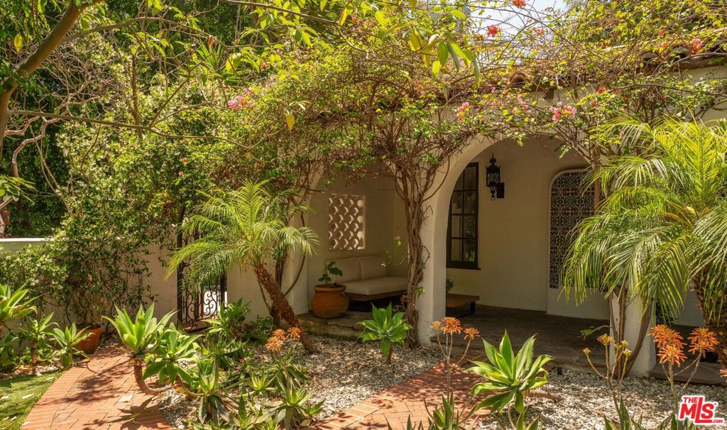 1135 Sunset Vale Avenue Property Photo 3