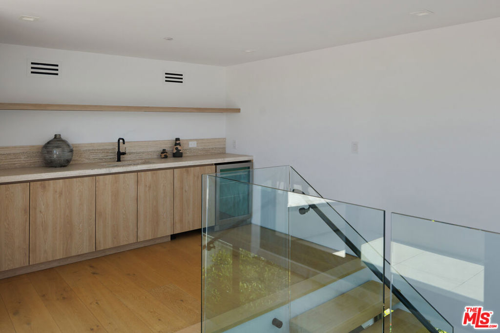 952 N Laurel Avenue Property Photo 26