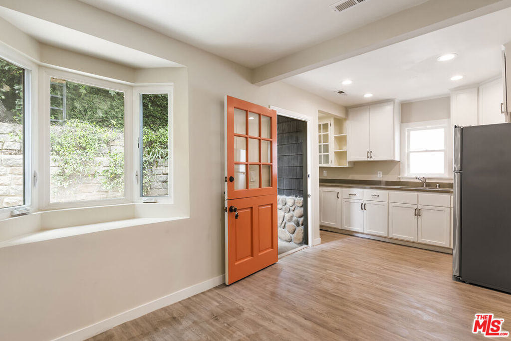 937 N Beverly Glen Boulevard Property Photo 1