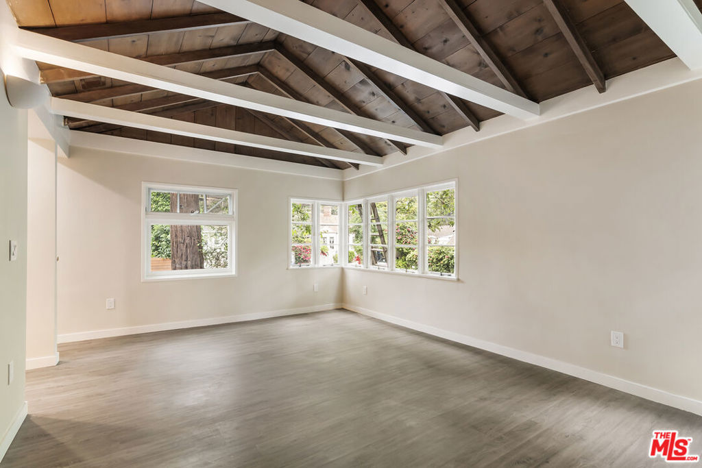 937 N Beverly Glen Boulevard Property Photo 3