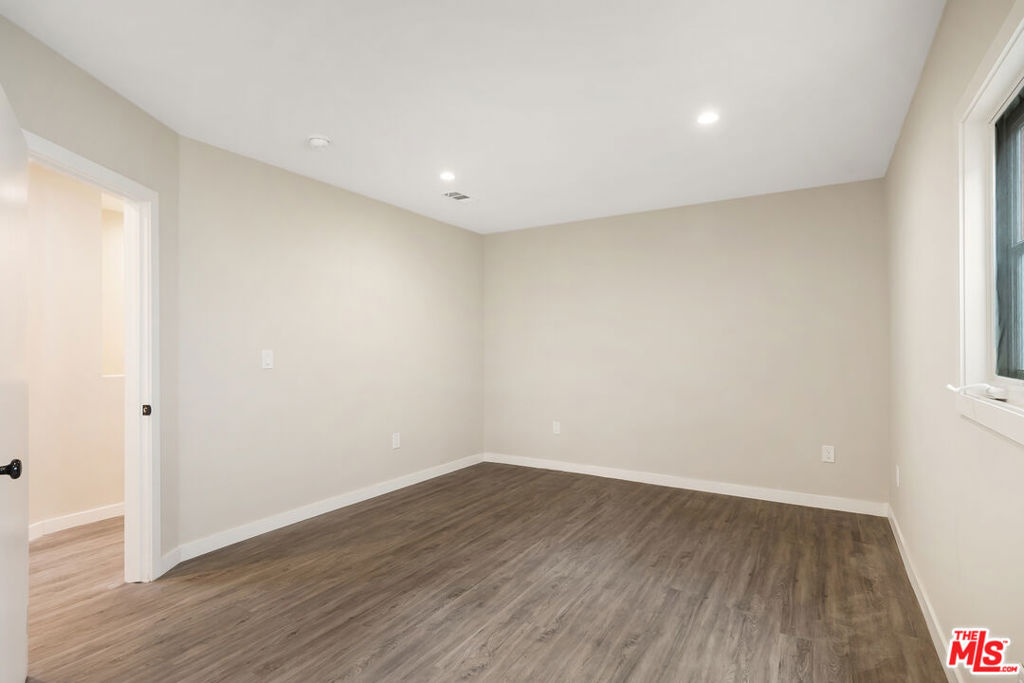 937 N Beverly Glen Boulevard Property Photo 5