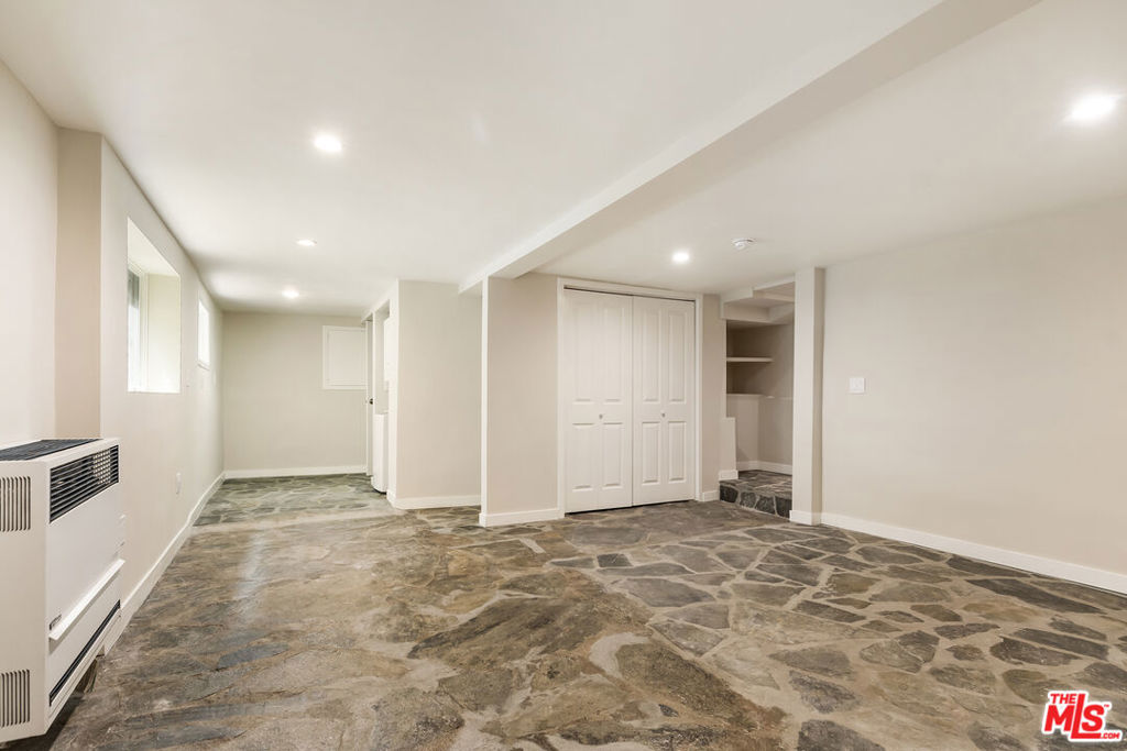 937 N Beverly Glen Boulevard Property Photo 10