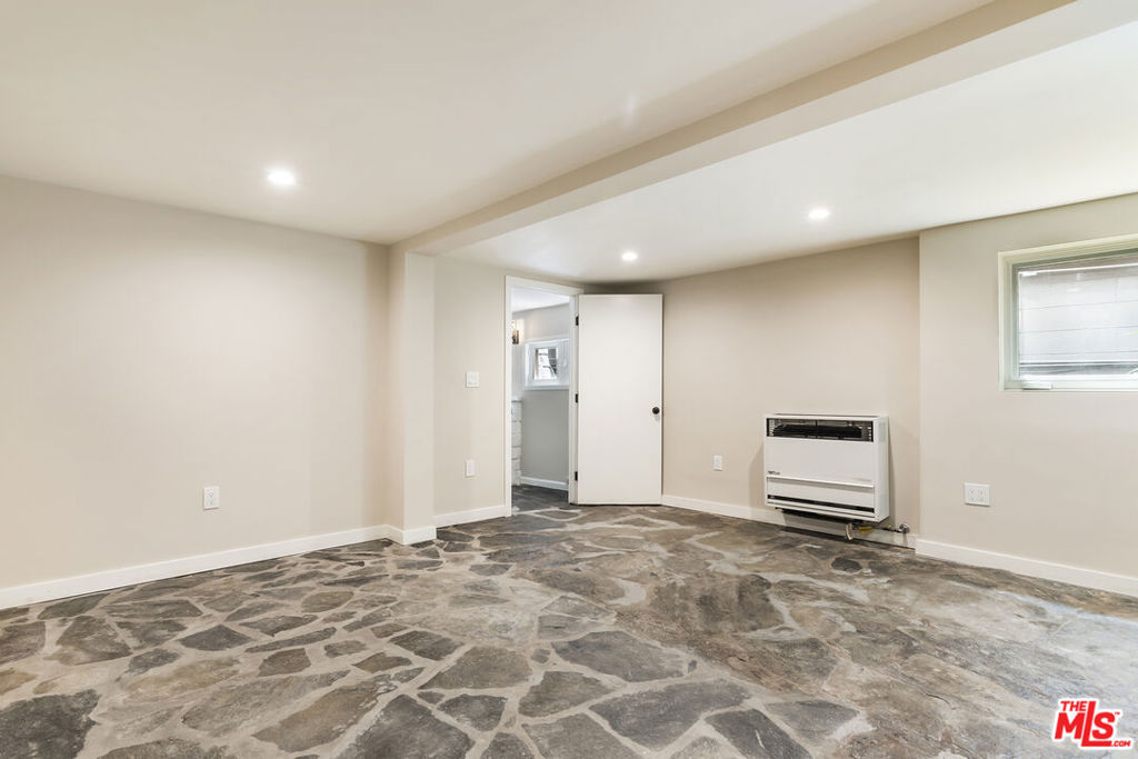 937 N Beverly Glen Boulevard Property Photo 11